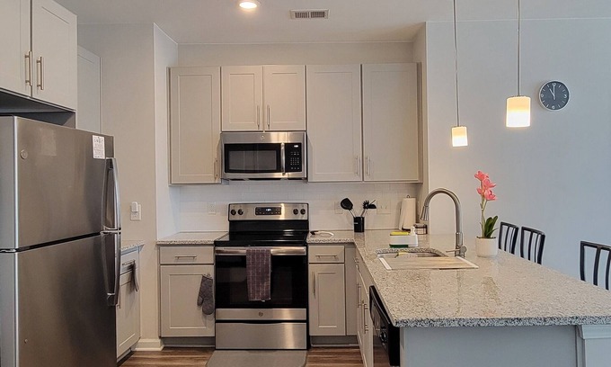 Northeast Raleigh Apartment | Cozy 2 bedroom 2 bath apartment just 18 minutes away from airport.