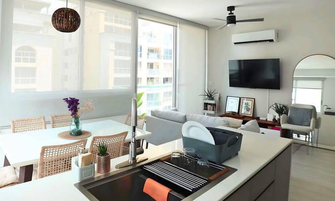 Obarrio Apartment | Cozy 2-bedroom apartment in the heart of Panama City with pool, laundry, gym, AC