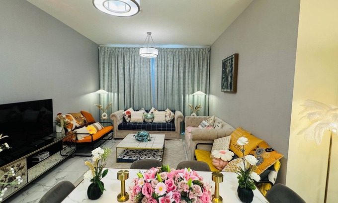 Sheikh Zayed Road Apartment | Cozy 2-bedroom apartment in beautiful Dubai with WiFi, AC