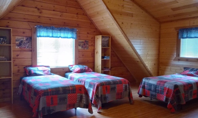 Warrens Cabin | Cozy 2 bedroom cabin with spacious loft perfect for the family