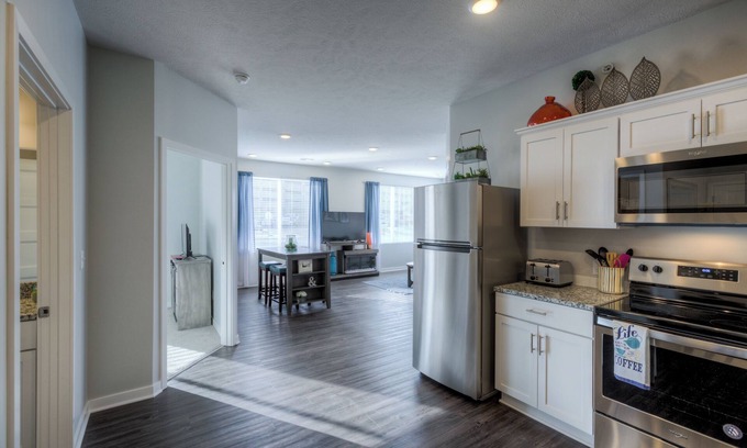Midtown Crossing Condo | Cozy 2-Bedroom Condo in Vibrant Urban Omaha with Convenient Designated Parking