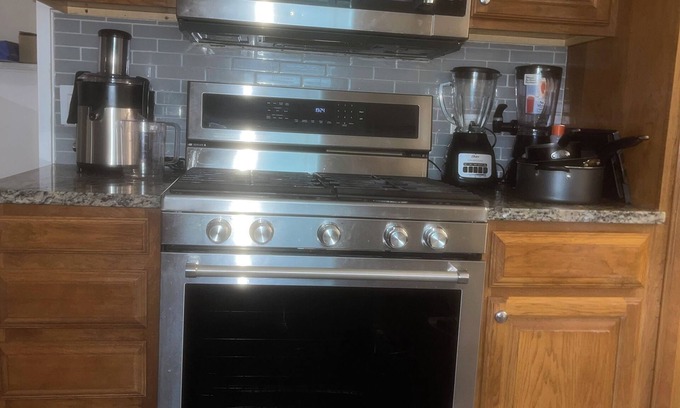 Gurnee House | Cozy 2-Bedroom Home in Gurnee