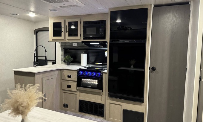 Las Vegas House | Cozy 2-bedroom RV in fabulous Las Vegas Close to downtown with WiFi and A/C