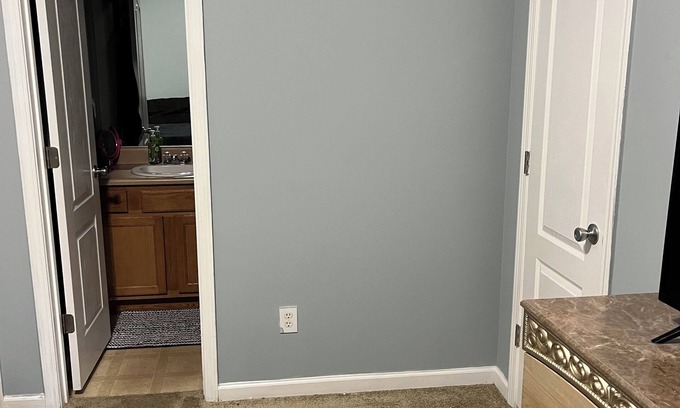 Riverdale House | Cozy 2-bedroom townhome with WiFi, AC in soothing College Park