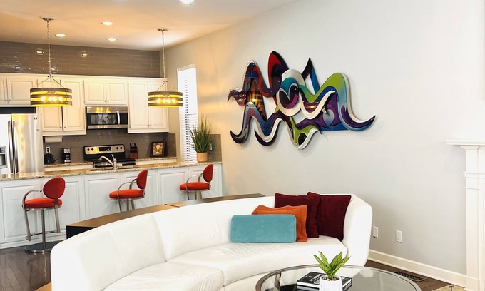 Union Hill House | Cozy 2-bedroom townhome with WiFi, AC in charming Kansas City