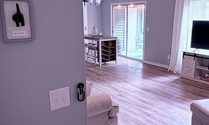 North Charleston Condo | Cozy 2-bedroom condo in lovely North Charleston with WiFi, AC, Fireplace.