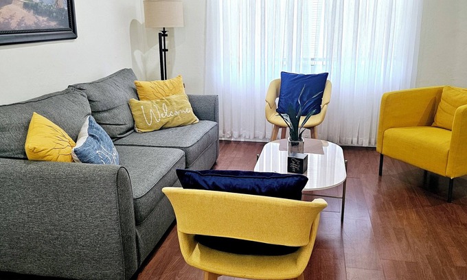 Biscayne Park House | Cozy 2 Bedroom with free parking on Premise