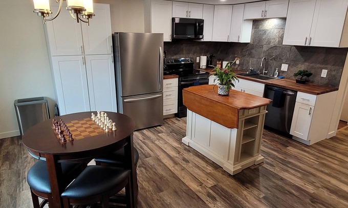 Emmett Apartment | Cozy 2-bedroom with WiFi, covered parking, in peaceful Emmett