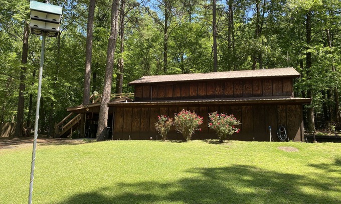 Jones Mills Apartment | Cozy 2 BR with Rec room, 14 mi to downtown Hot Springs and 7 mi from I-30