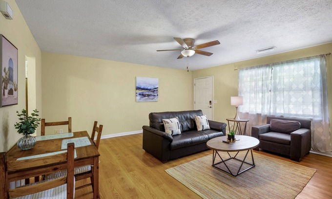Calhoun House | Cozy 2BR Apt with Amenities for Working Guests