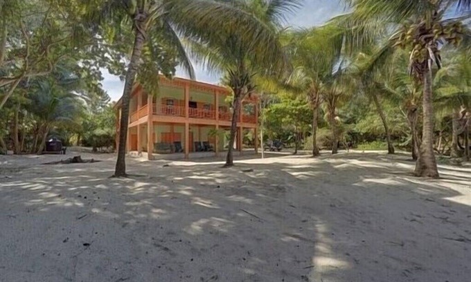 Placencia House | Cozy 2BR Beachfront Best Location for Long Stays