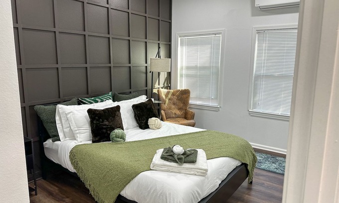 Florence-Graham House | Cozy 2BR Duplex in Downtown LAn