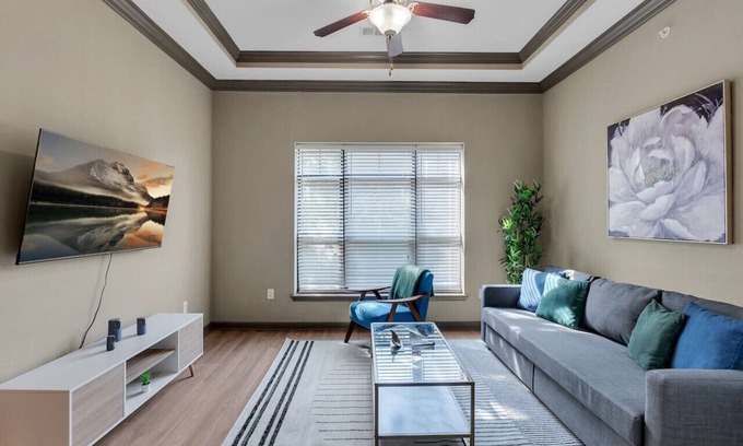 Brady Arts District Apartment | Cozy 2BR Near BOK Center - Gym, Pool, Pet Friendly