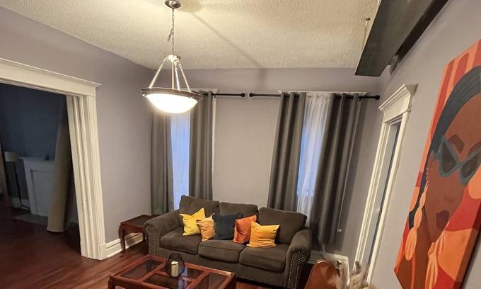 St. Louis Apartment | Cozy 2br unit waiting for you