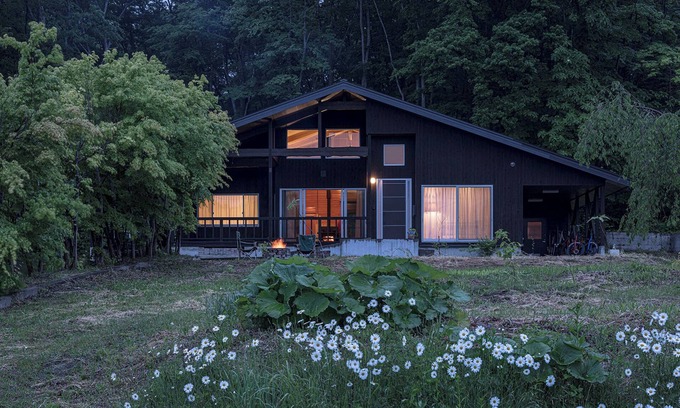 Nishimeya-mura Ski Chalet | Cozy 3 bed rooms Mountain Lodge! Fire place, garden