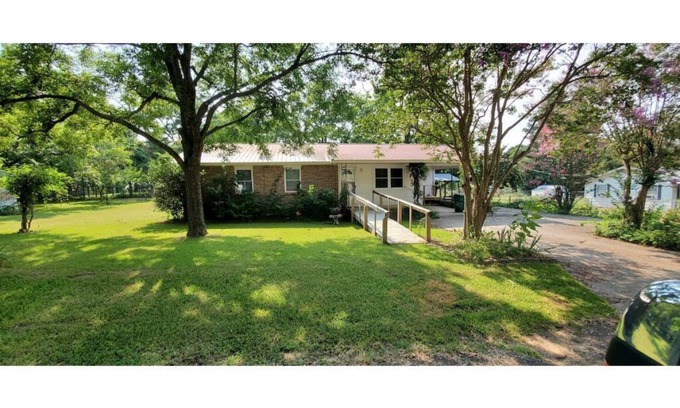 Antlers House | Cozy 3 bedroom 2 bath residential home with patio