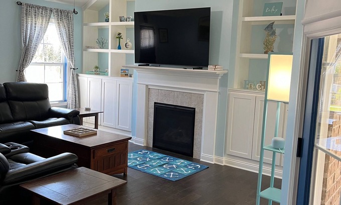 Buechel House | Cozy 3-bedroom house in charming Louisville with a tropical feel