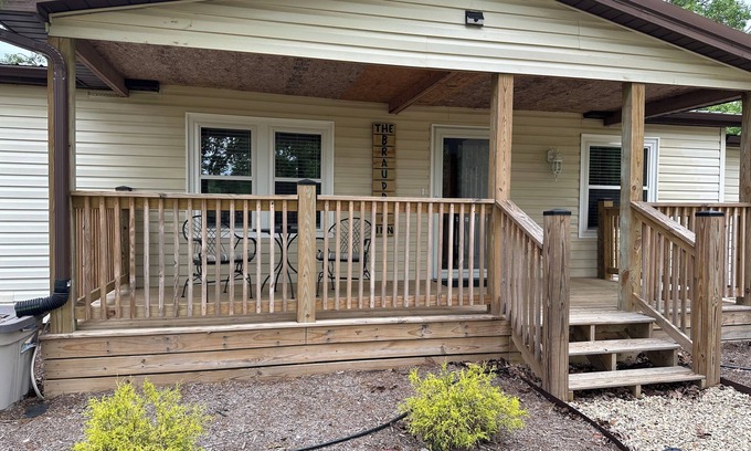 Wappapello House | Cozy 3-bedroom in Wappapello with AC, WiFi and close to the Lake.