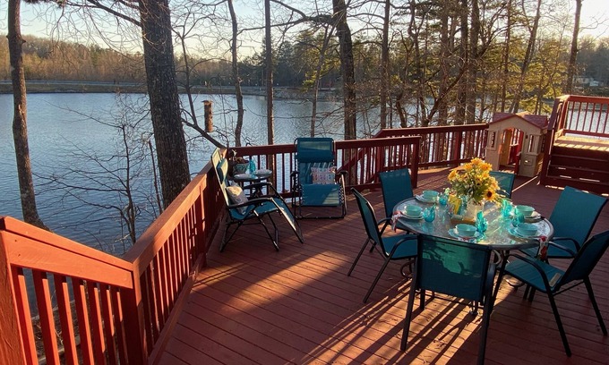 Mountain Rest House | Cozy 3-bedroom LAKE home just minutes to Waterfall Hikes