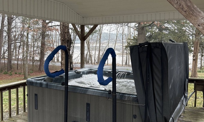 Murray House | Cozy 3 bedroom lake cottage