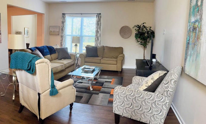 Durham House | Cozy 3-BR sleeps 6 South Durham UNC, min to Duke, RTP, Airport Master w King bed