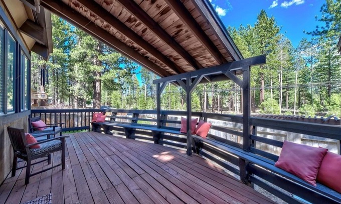 Bijou Park Cabin | Cozy 3BD/2BA cabin, Sleeps 6-10, All year-round accessible road