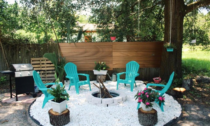 Spring Hill House | Cozy 3BR Home near Weeki Wachee