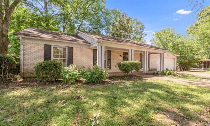 East Memphis House | Cozy 3BR Retreat in Memphis with Game Room