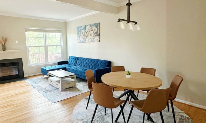 Potomac Falls House | Cozy 3BR townhome with parking near Dulles Airport