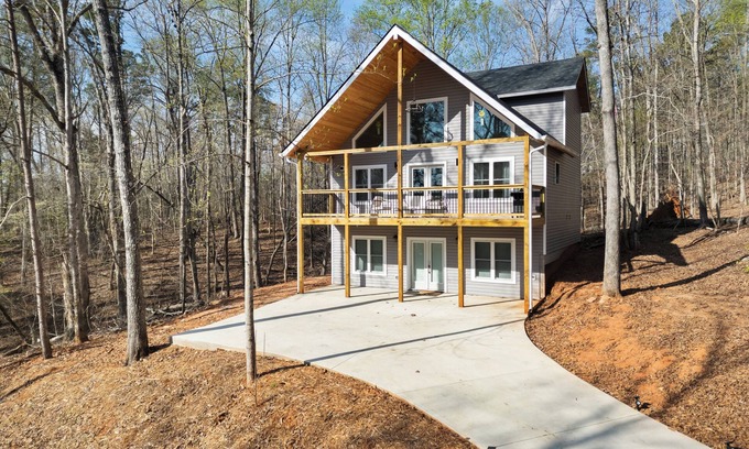 Westminster Cabin | Cozy 4-bedroom cabin with AC, WiFi in Lake Hartwell - Near Clemson