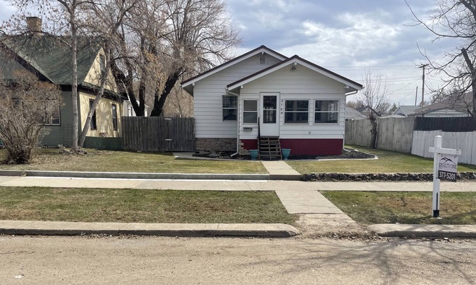 Glendive House | Cozy 4bdr, 2bath w/ Brand new kitchen close to Makoshika