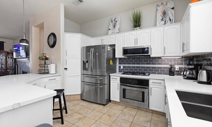 Greenacres House | Cozy 4BR/2BA Near Belcourt Seven Oaks