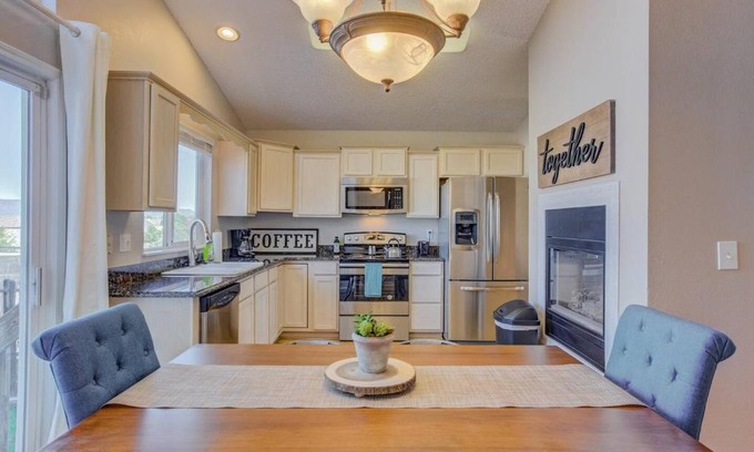 Northeast Colorado Springs House | Cozy 4BR House with Peak Views in Colorado Springs