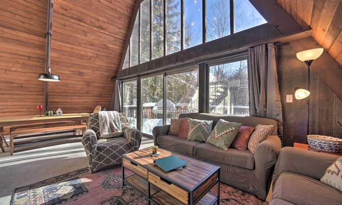 Wilmington Cabin | Cozy A-Frame Cabin w/Pool Table: 8 Mi to Mt Snow!