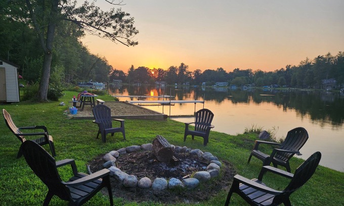 Hudson House | Cozy A-frame on Lime Lake