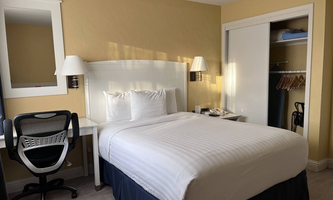 Downtown Monterey Cabin | Cozy ADA Accessible Queen Room with Roll-in Shower at Ocean-Side Property!