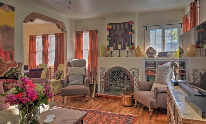 South Capitol House | Cozy Adobe Casita 1 Mile to Santa Fe Plaza!