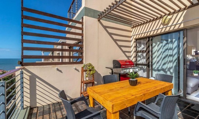 Doonside Apartment | Cozy All-in-One Ocean View Apartment