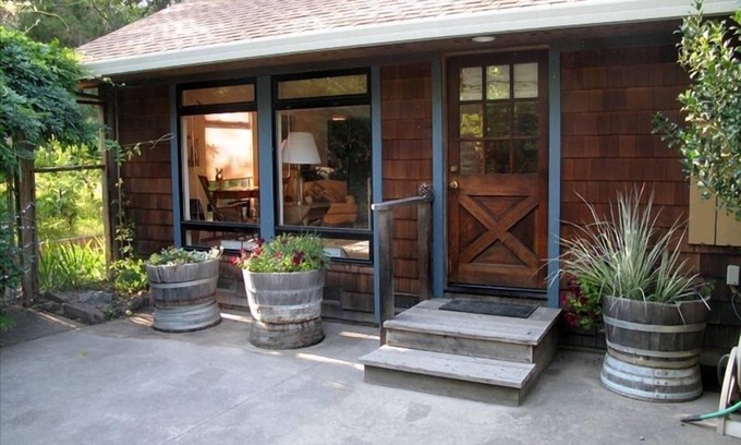 Freestone Apartment | Cozy and Charming Apple Blossom Retreat—Relax with Nature