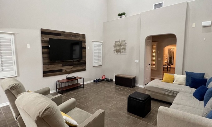 Biggs Field House | Cozy and Charming Home in El Paso Suburbs