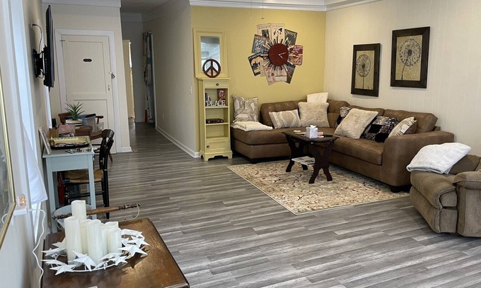 Port Clinton Cottage | Cozy and close to downtown Port Clinton, Jet Express to Put-In-Bay and fishing!