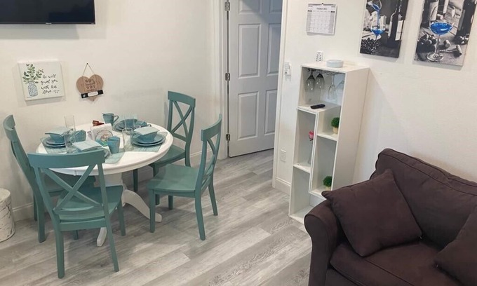 Town N County Park Apartment | Cozy and Comfy Suite - Perfect Location!