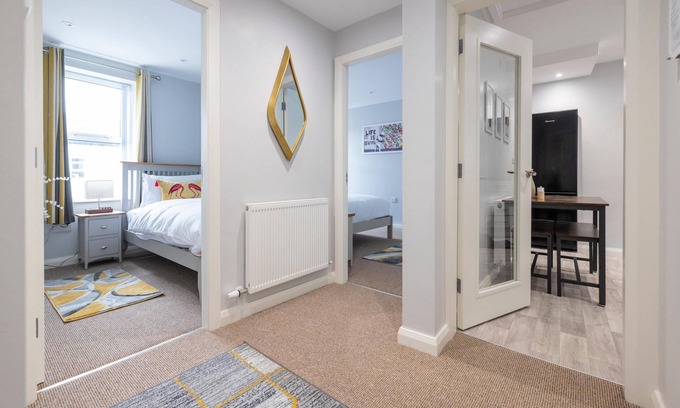 Enniskillen Apartment | Cozy and Modern 2-Bedroom Retreat in the Heart of Downtown