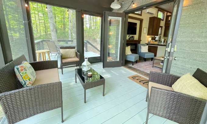 Tracy City Cottage | Cozy and quiet lake & mountain tiny home retreat. Fire pit + pet friendly!