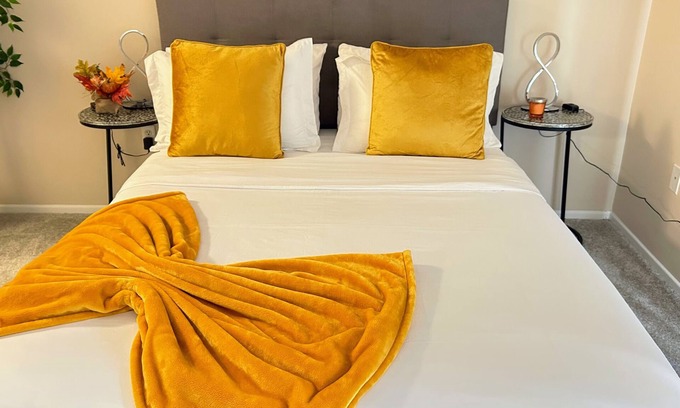 Westchester Apartment | Cozy and Quiet/pool/gym/free parking/10 min to LAX