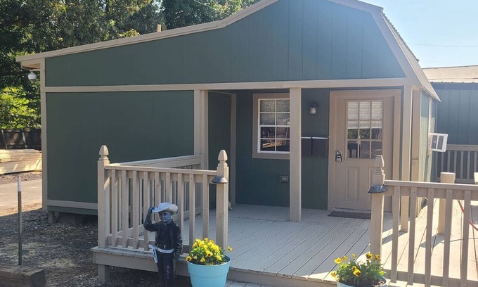 Atoka Cabin | Cozy and Quiet Tiny Home