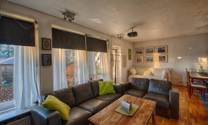 Hafnarfjordur Apartment | Cozy Apartment In Lava Surroundings, a hidden gem!