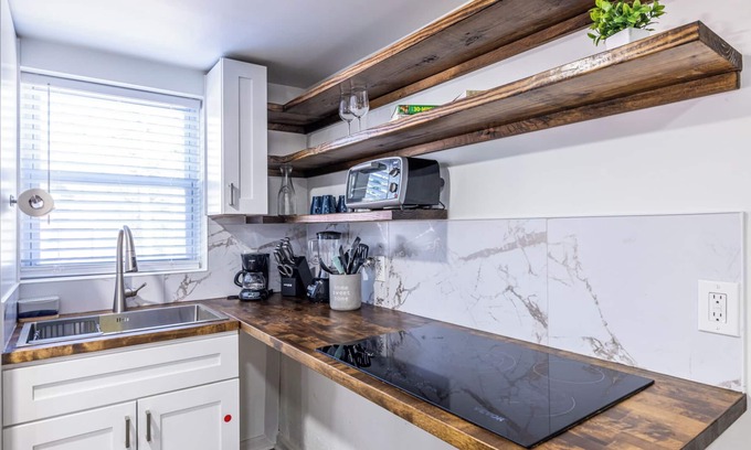 Forest Park Apartment | Cozy Apartment, Mins to Airport