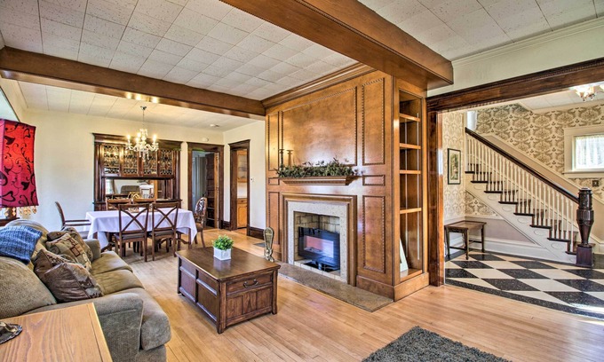 Appleton House | Cozy Appleton Getaway w/Screened-In Porch + Yard!