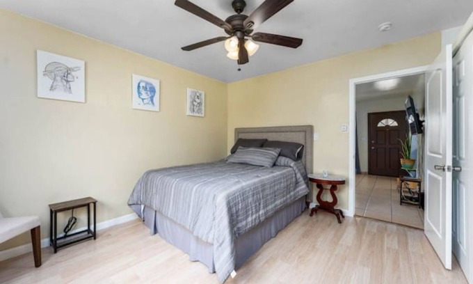 Lennox Apartment | Cozy apt. near LAX, SoFi & Kia Forum